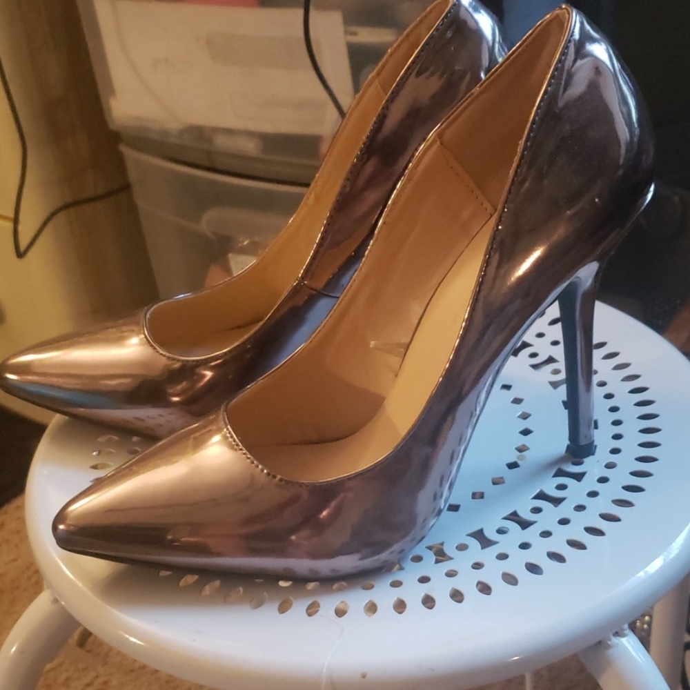 New size 8 1/2 Rose gold color